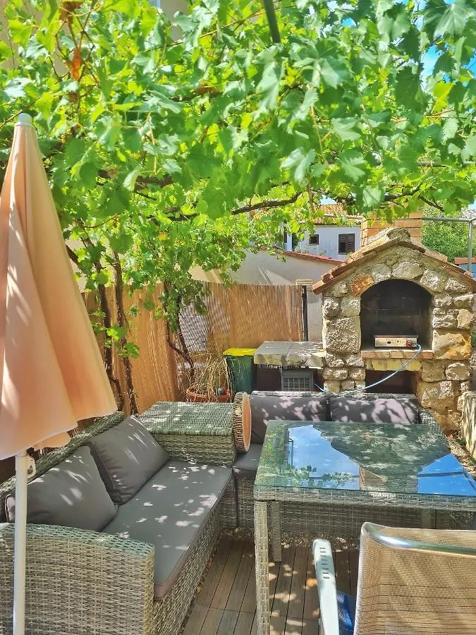 Holiday Place Veli Dvor - Vacation House With Private Garden In Old Town Punat 0*,