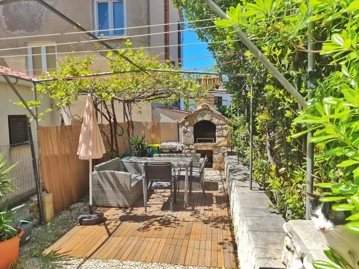 Holiday Place Veli Dvor - Vacation House With Private Garden In Old Town Punat