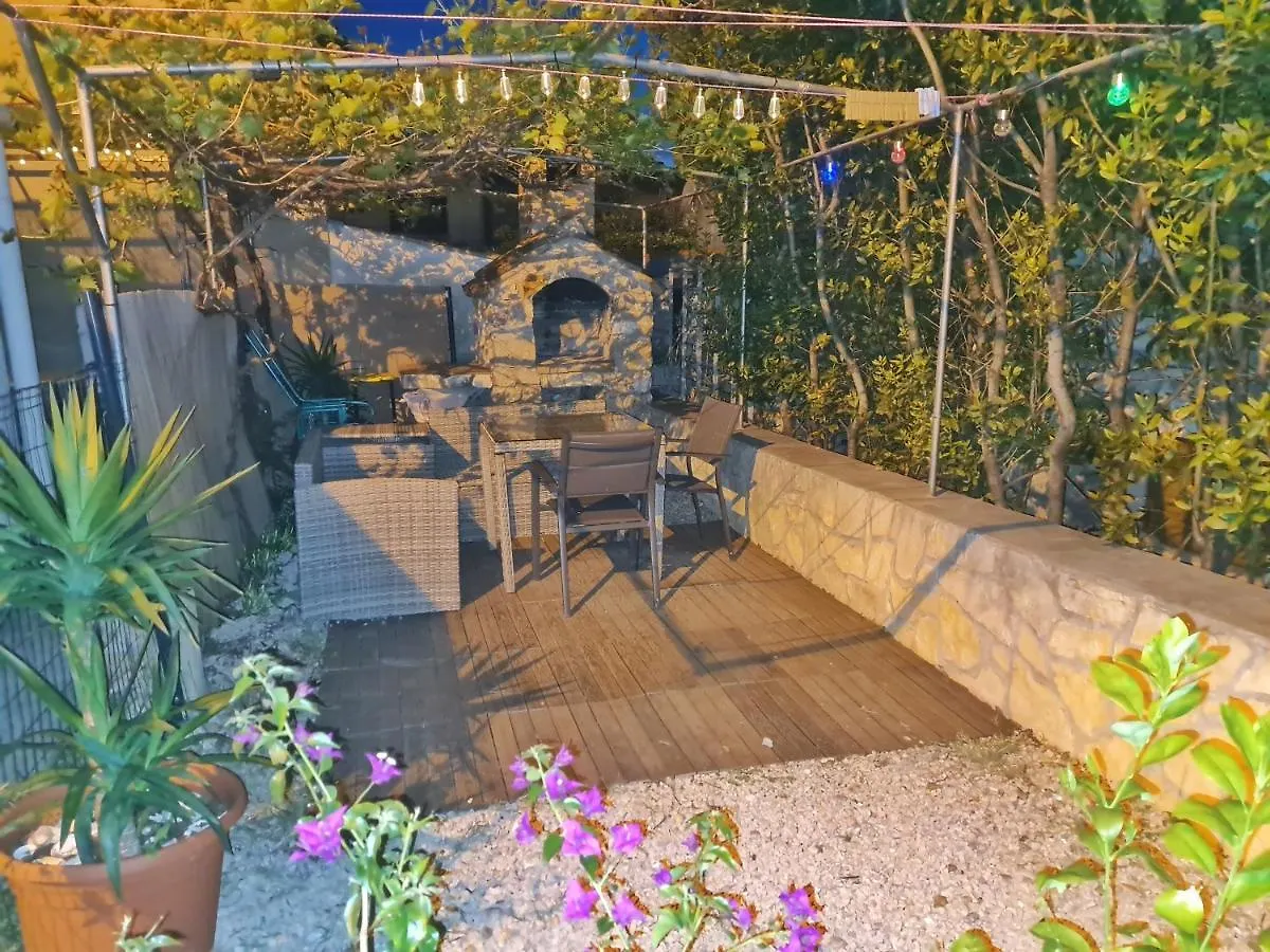 Holiday Place Veli Dvor - Vacation House With Private Garden In Old Town Punat 0*,