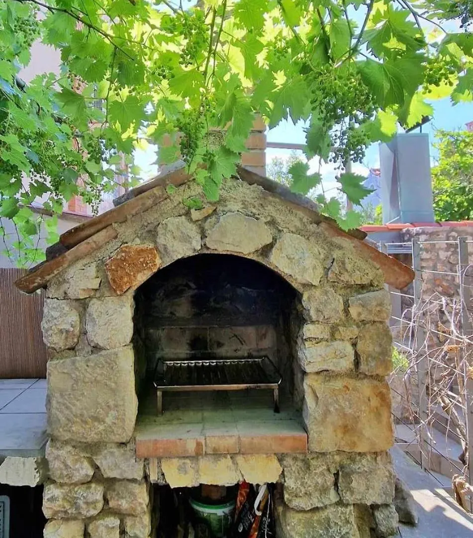 Holiday Place Veli Dvor - Vacation House With Private Garden In Old Town Punat