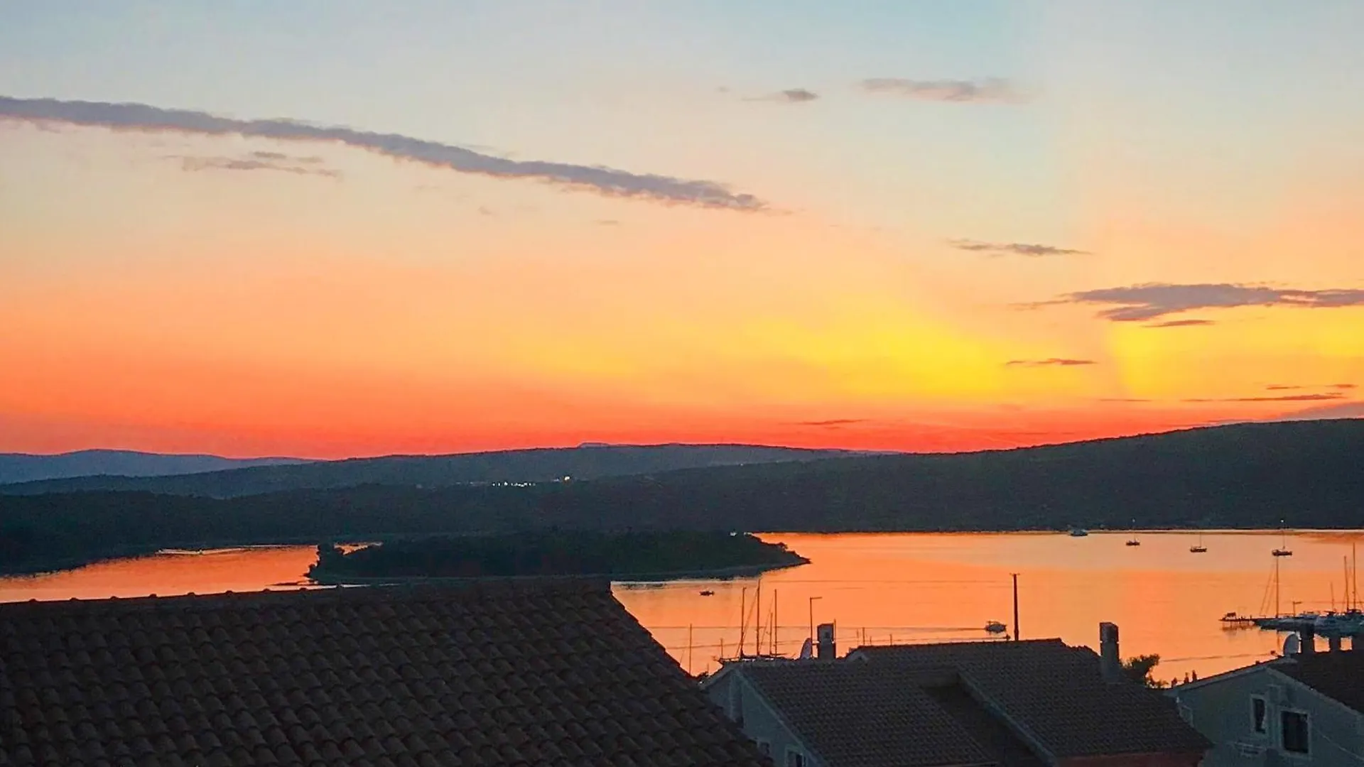 Holiday Place Veli Dvor - Vacation House With Private Garden In Old Town Punat 0*,  Croatia